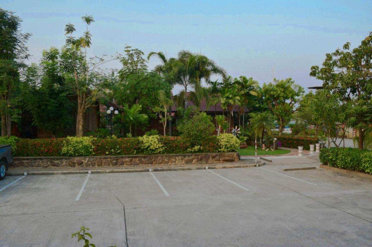 Mg Guesthouse Sukhothai Bagian luar foto