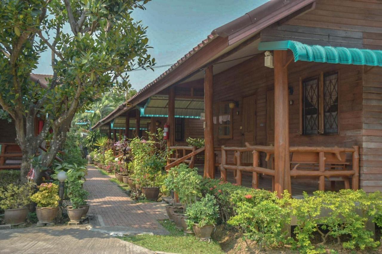 Mg Guesthouse Sukhothai Bagian luar foto