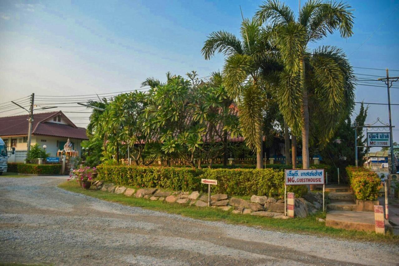 Mg Guesthouse Sukhothai Bagian luar foto