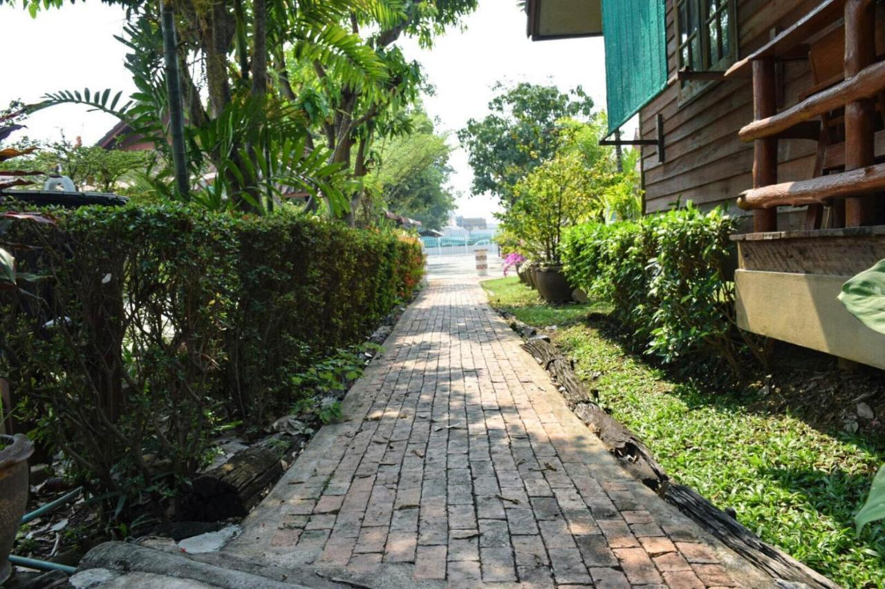 Mg Guesthouse Sukhothai Bagian luar foto